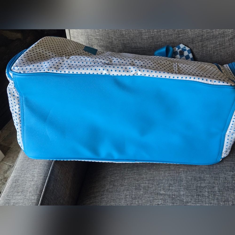 Hello Kitty Sanrio Duffel Travel Weekender Bag Bioworld W/ Strap And 2 Pouches - Picture 7 of 14